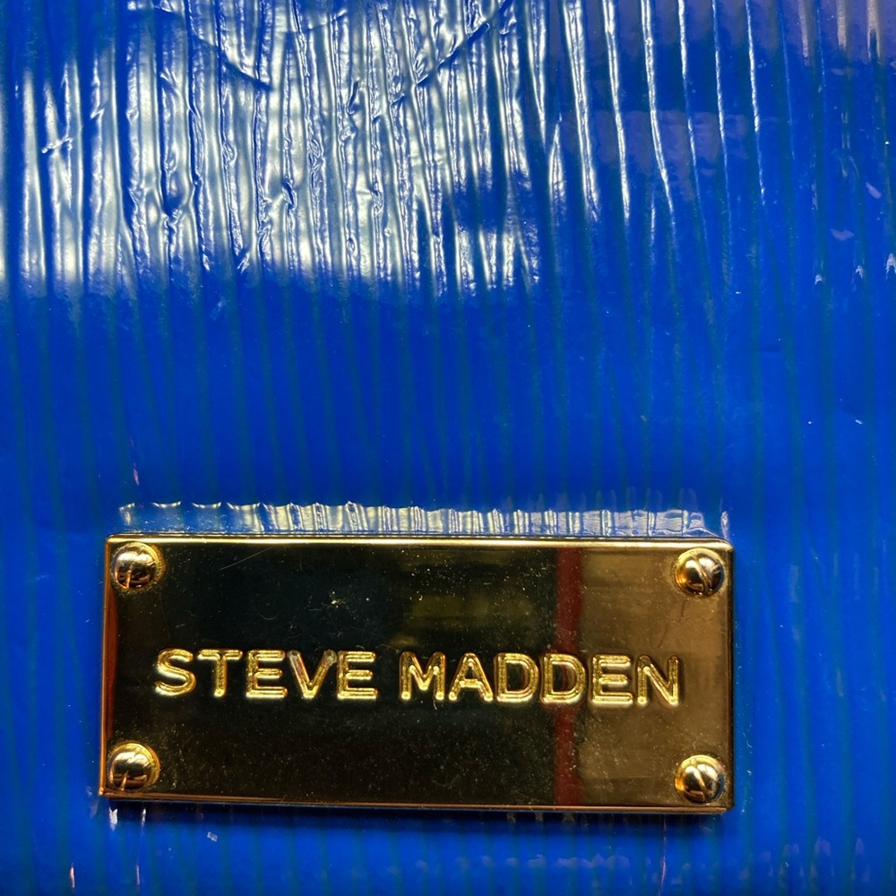 Blue Patent Leather Chain Strap Bag - Picture 6 of 11